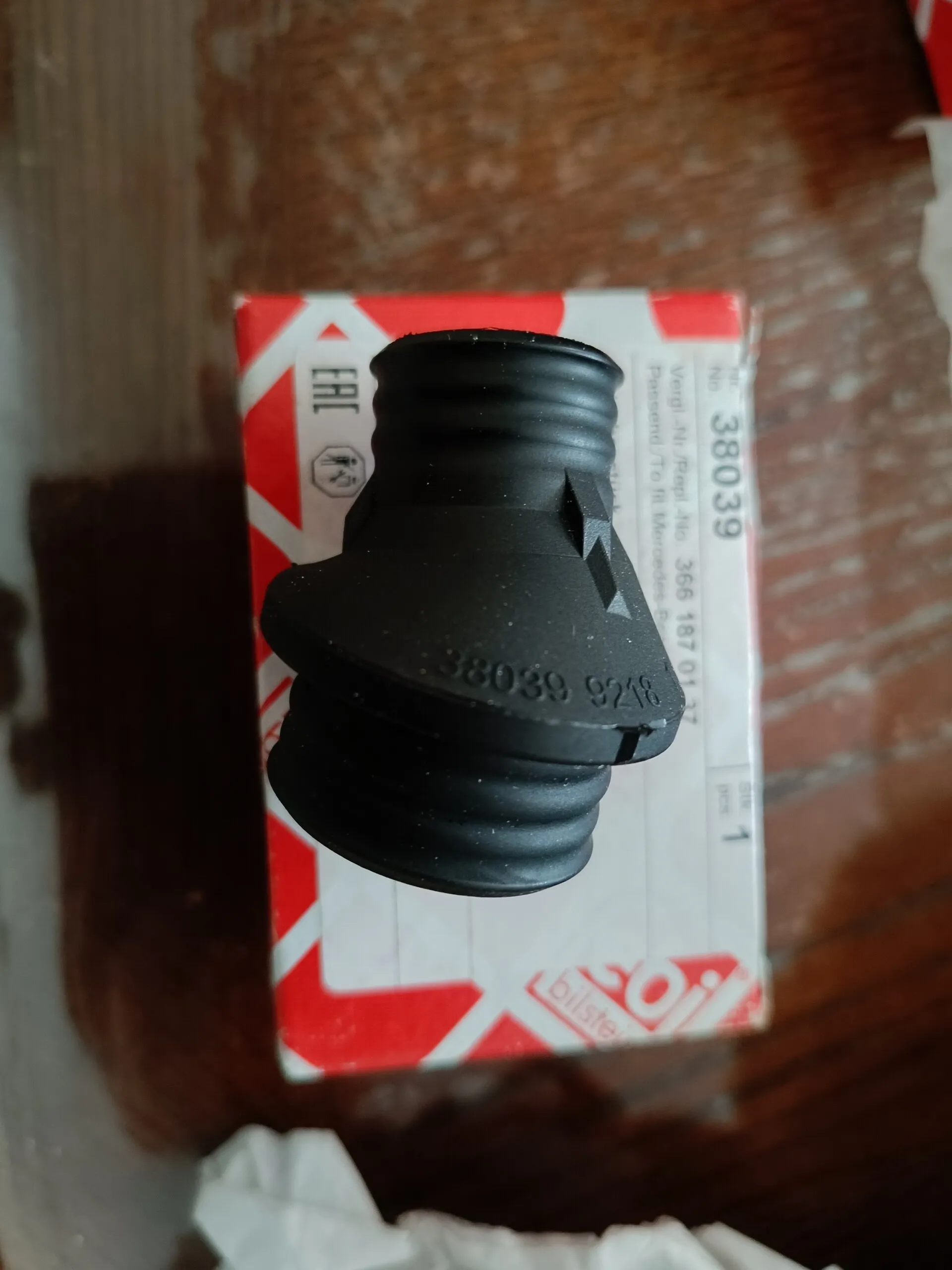 штуцер слива масла с компрессора OM362/OM366LA