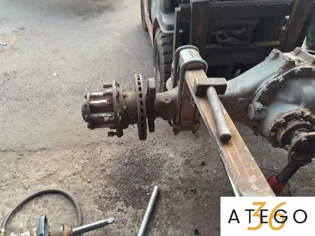 Задний мост Мерседес-Бенц-823 в сборе