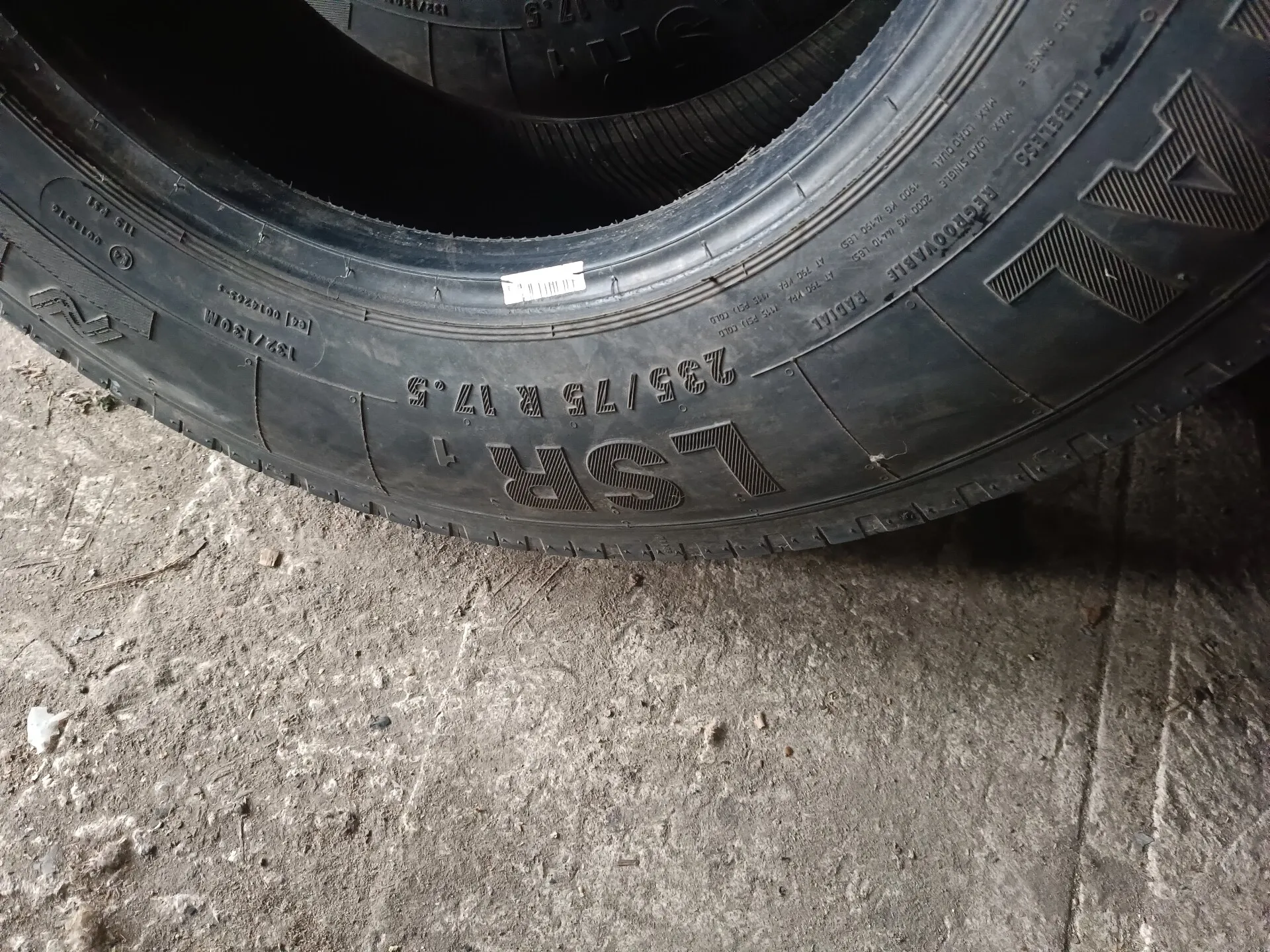 Резина 215/75*17,5 б/у 