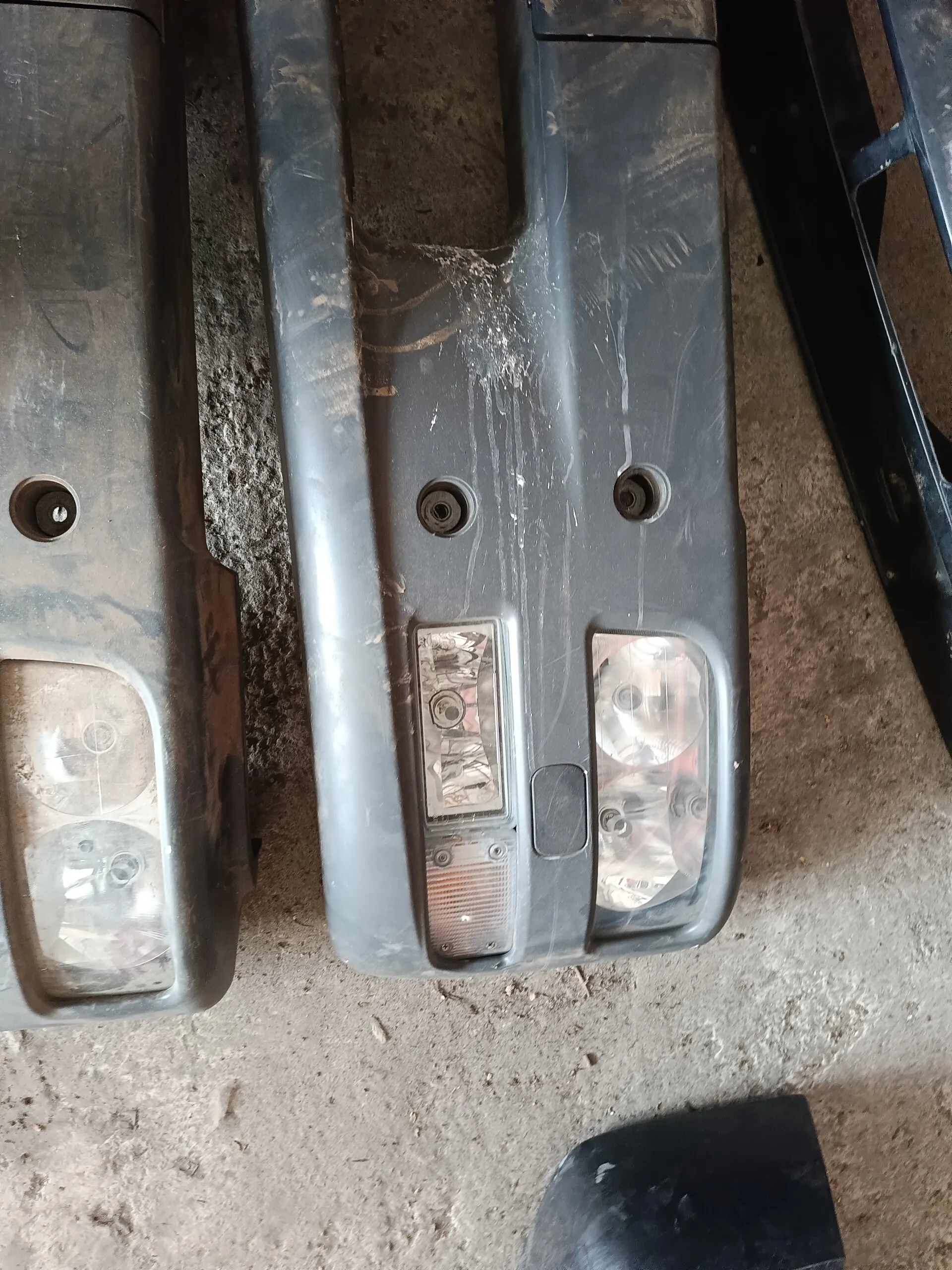 передний бампер с фарами и поворотниками MAN TGL