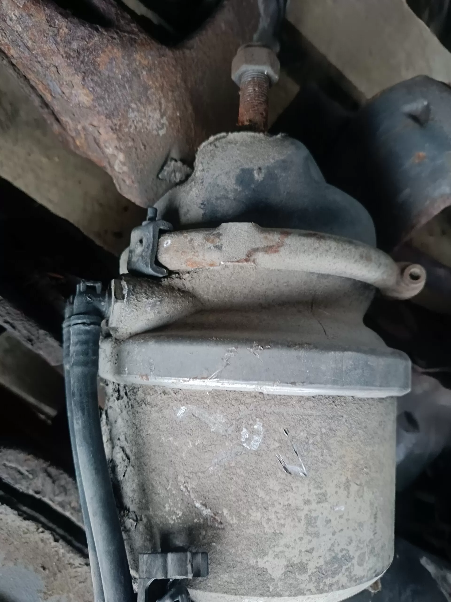 A0204204018 задний энергоаккумулятор Mercedes-Benz Atego