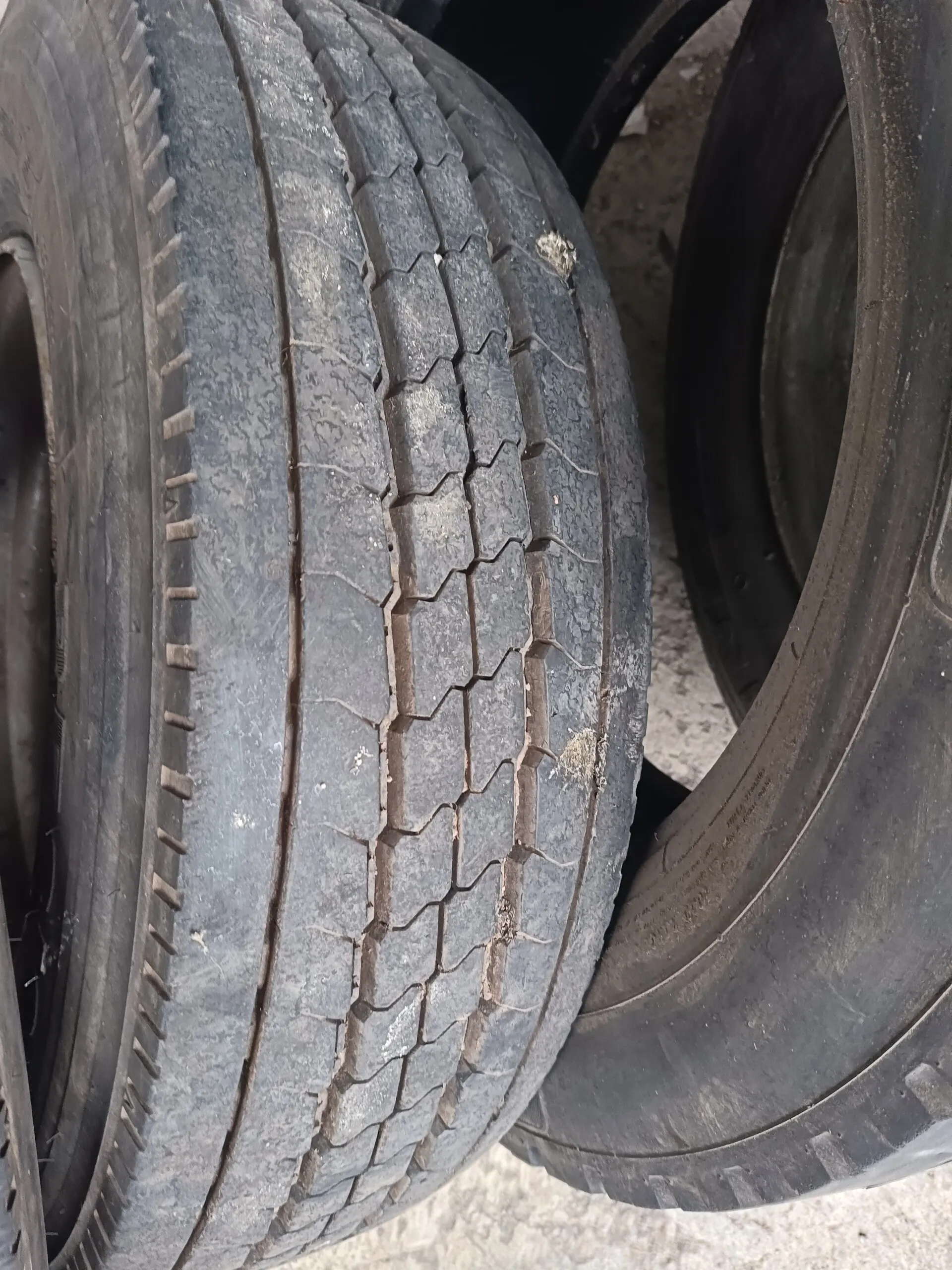 Резина 215/75*17,5 б/у 