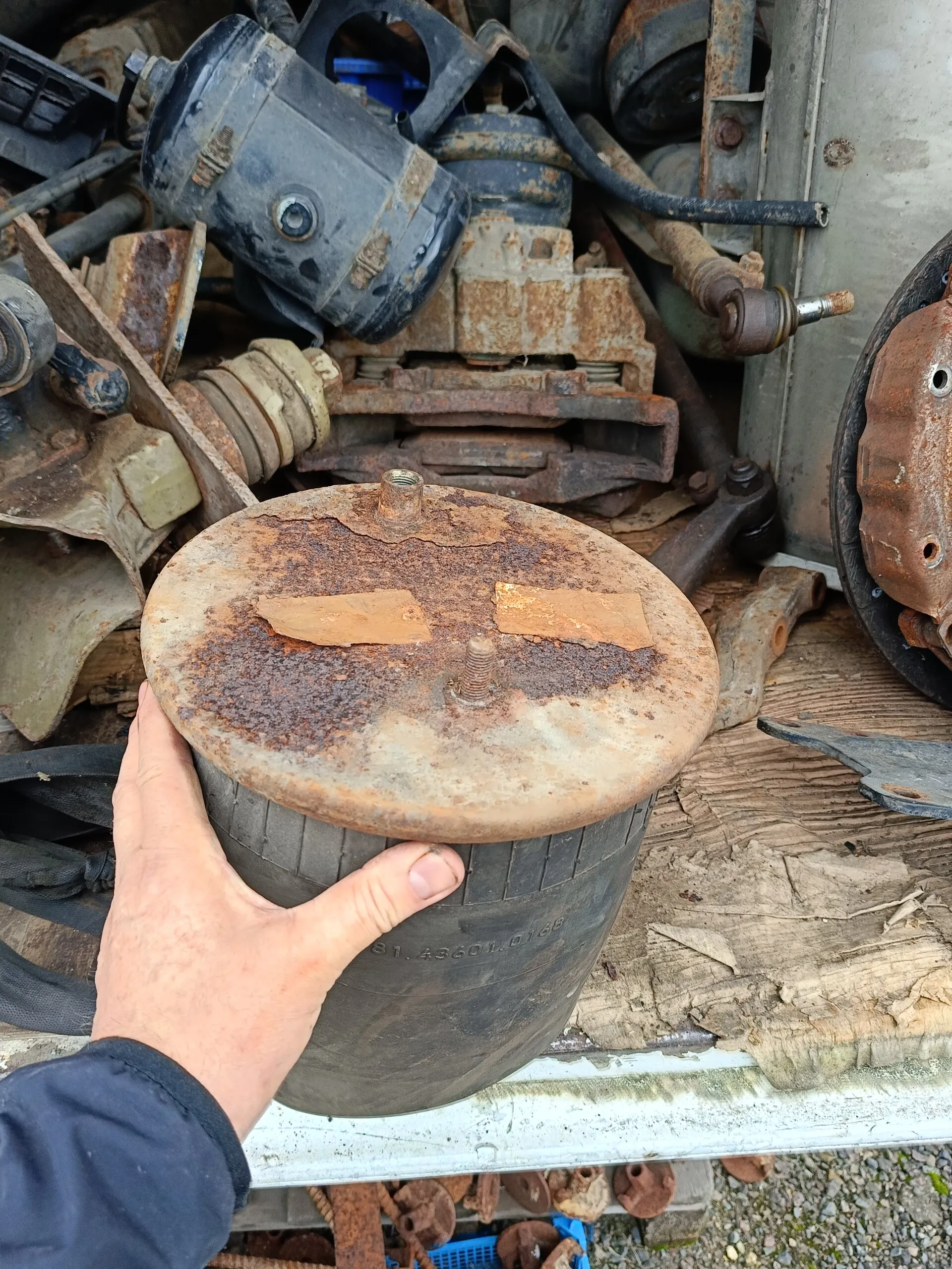 81.43601.0168 пневмоподушка задняя  MAN TGL б/у