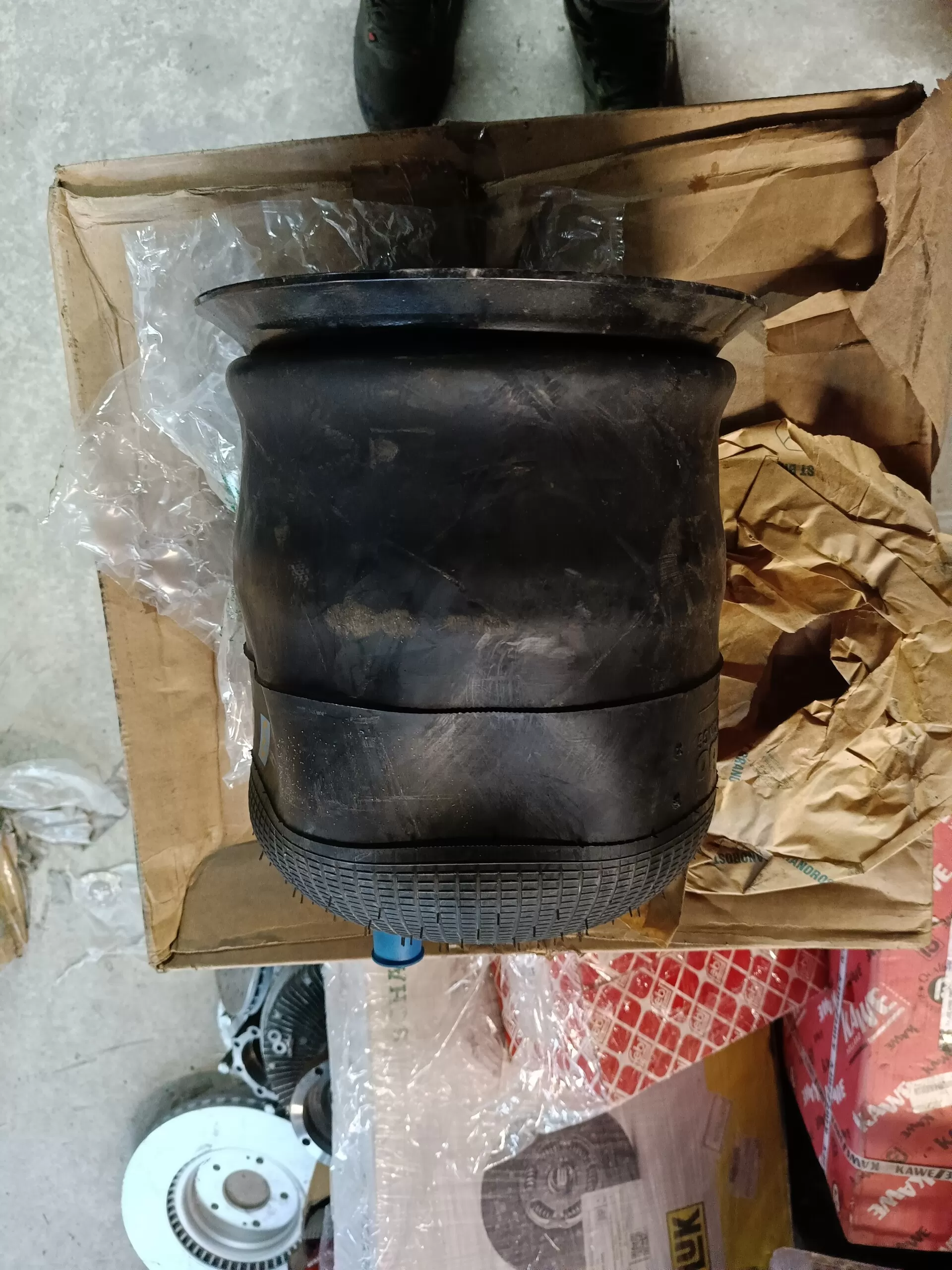 SA520318C  Пневмоподушка со стаканом Mercedes-Benz  Atego-818