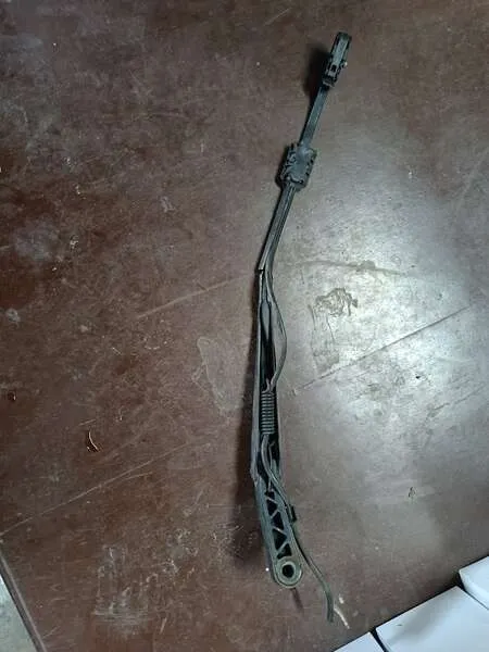  0018202744  поводок стеклоочистителя Мерседес-Бенц Варио